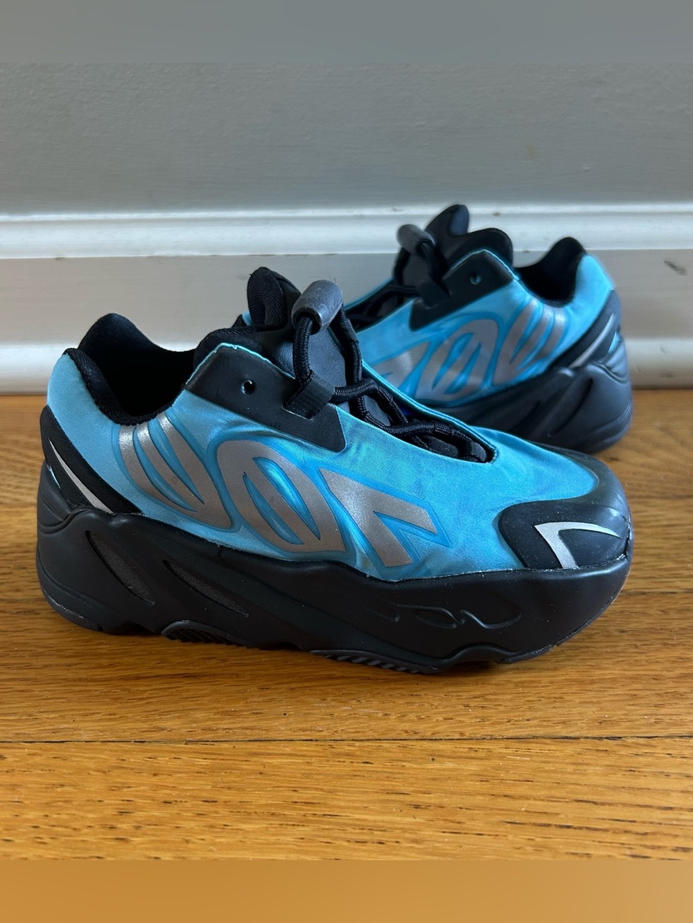 adidas Yeezy Boost 700 MNVN Blue 7.5K